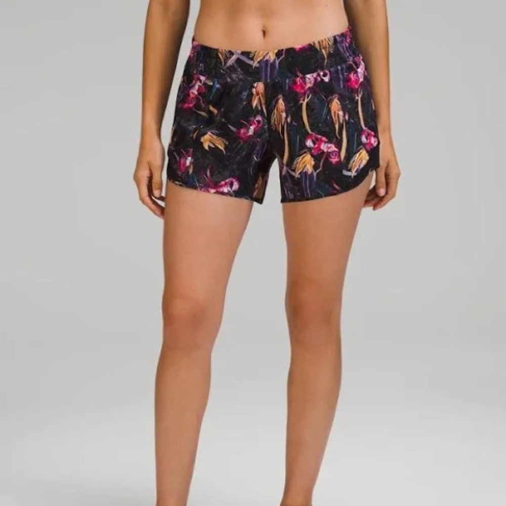 Lululemon Black Watercolor Hotty Hot Lululemon Shorts size 8 Women New with Tags - Picture 12 of 15